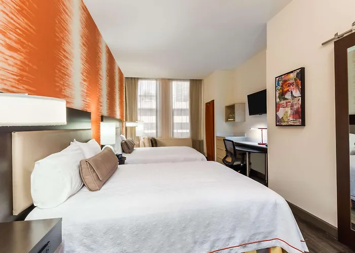 Top Hotels Near Atlanta Botanical Gardens